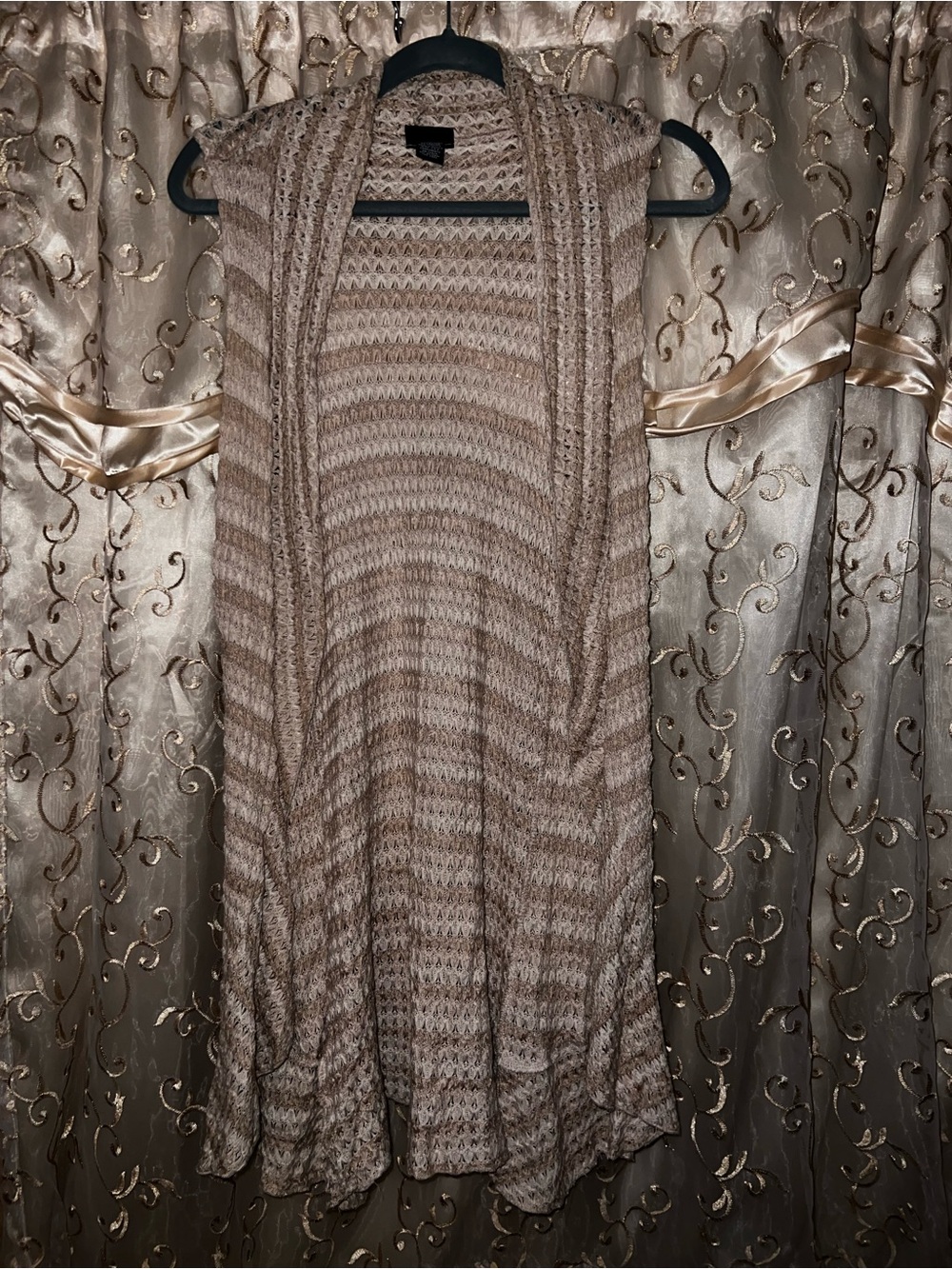 Rue21 Open-Knit Sleeveless Cardigan Vest in Taupe Stripe